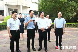 场上是对手场下是朋友！贝林厄姆赛后拥抱安慰哈兰德！